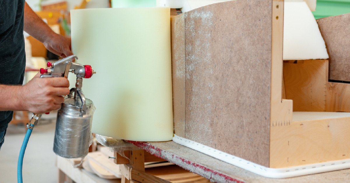 Fabricación de muebles y tapicería con espuma de poliuretano